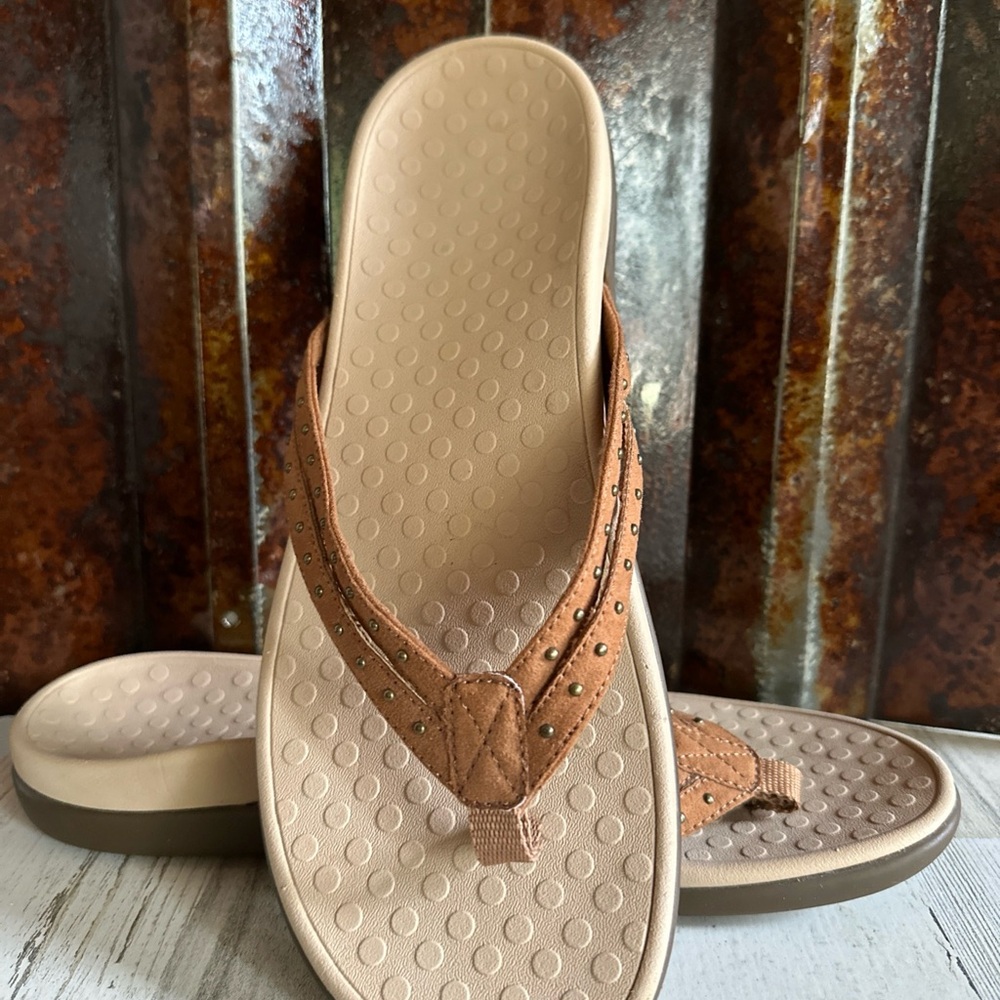 Vionic Tan/Rust Beaded Thong Sandals
